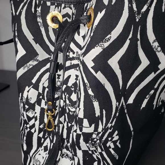 ‼️SOLD‼️MCM Reversible Shopper Tote - Bubblegum Pink Visetos Rare Interior - Picture 14 of 16